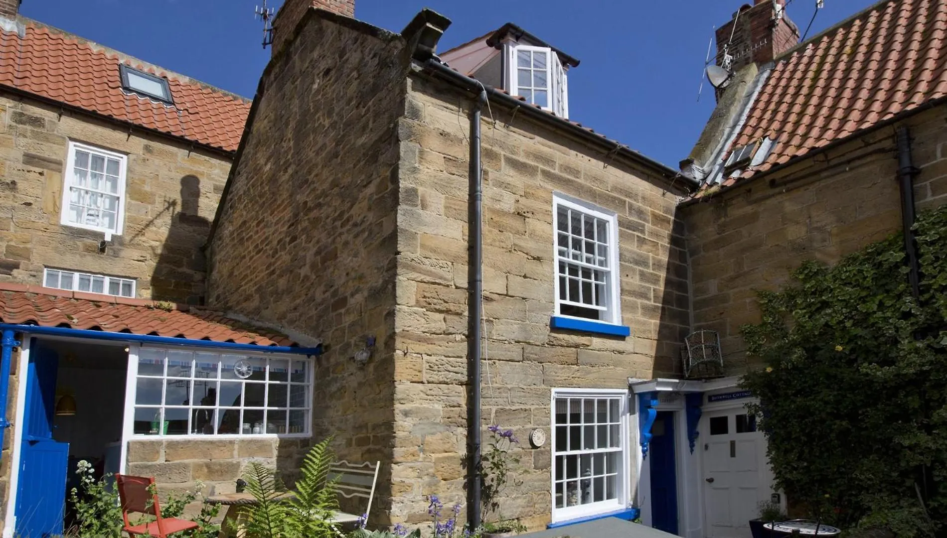 2 Bed In Robin Hoods Bay G0085 location